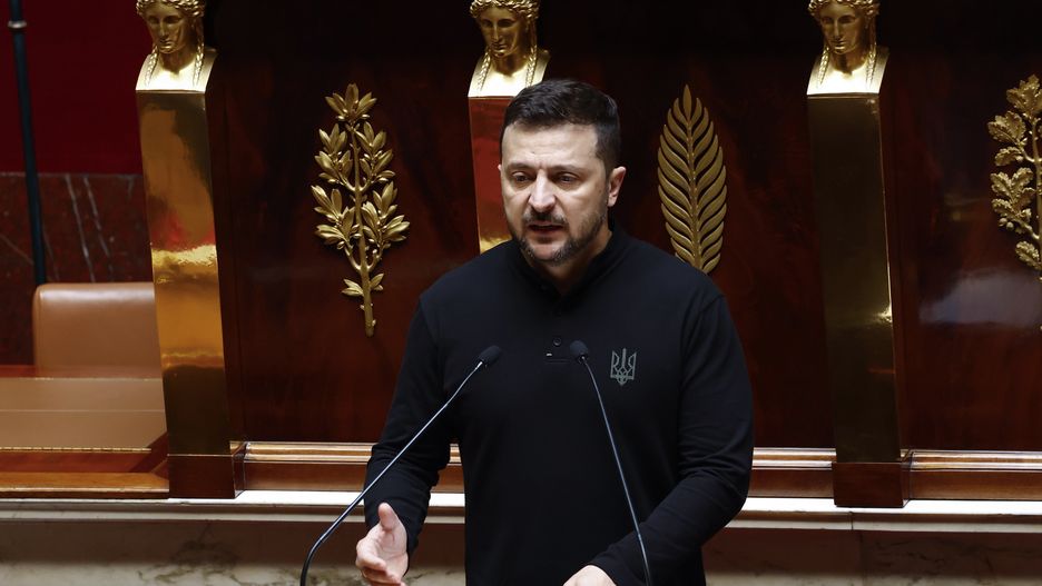 Ukrainian President Zelensky addresses the French National Assembly
epa11394990 Ukraine's President Volodymyr Zelensky addresses the French National Assembly as part of his visit to France, in Paris, France, 07 June 2024. Zelensky arrived in France on 06 June to attend commemorations of the 80th anniversary of D-Day in Normandy.  EPA/YOAN VALAT 
Dostawca: PAP/EPA.
YOAN VALAT
UKRAINE, DIPLOMACY, PARLIAMENT