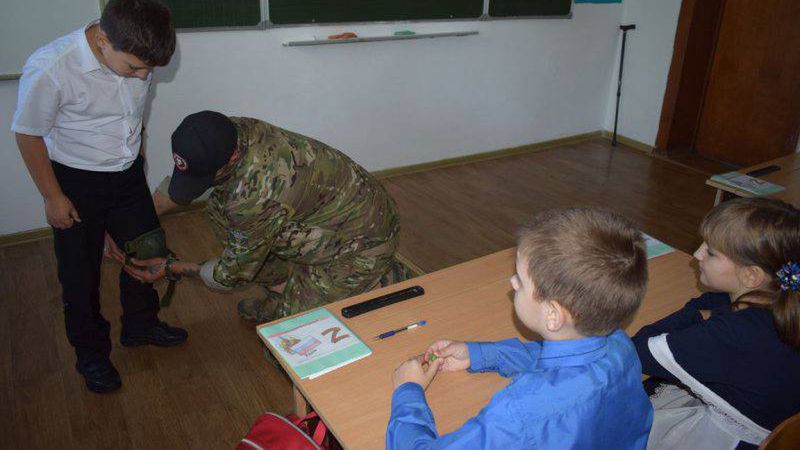 "Wagnerowiec" spotkał się dziećmi. Lekcja patriotyzmu w rosyjskiej szkole 