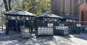 Ruszył montaż pawilonów kwiatowych na Placu Wolności w Bydgoszczy