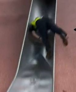 Bezmyślny wyczyn policjanta na zjeżdżalni. Wszystko zostało nagrane