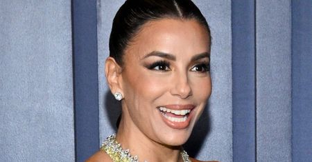 Eva Longoria zachwyciła w złotej sukni. Czas się dla niej zatrzymał?