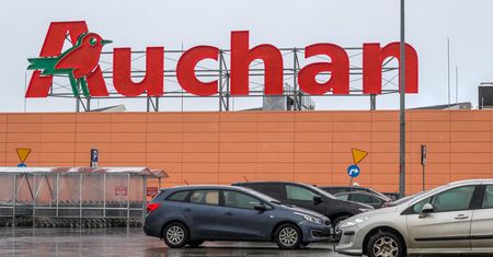 "Część pracowników otrzyma niższe wynagrodzenie". Wrze w Auchan
