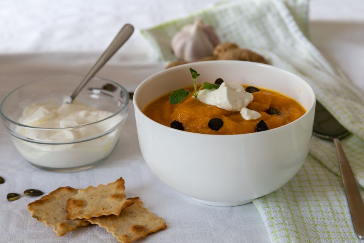 Zupy i drugie dania w gotowej formie – doskonały pomysł na lunch w pracy