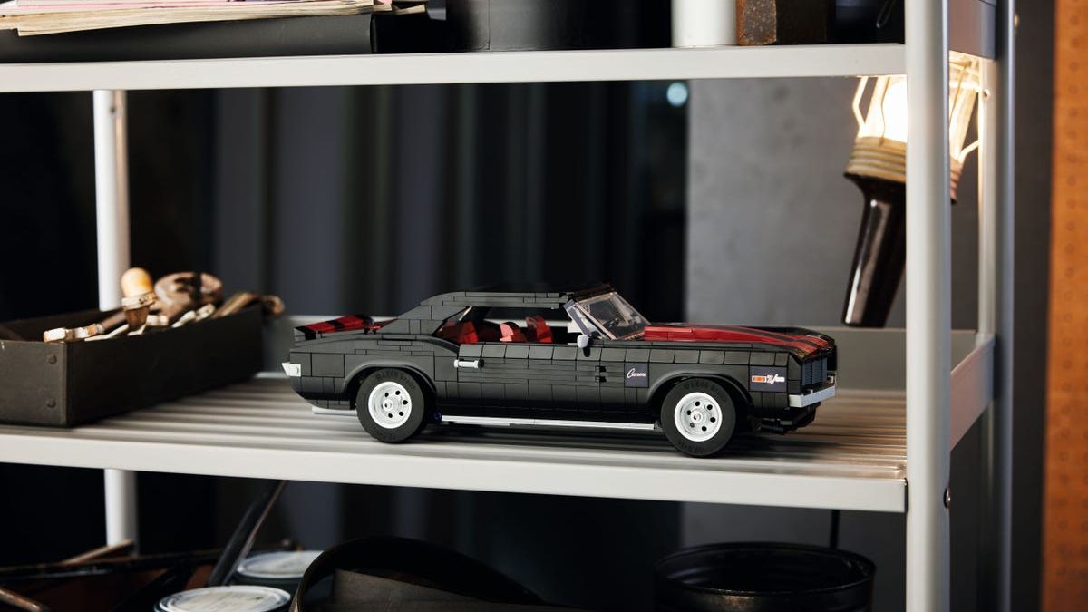 Wśród akcesoriów Camaro można znaleźć dwie tablice rejestracyjne