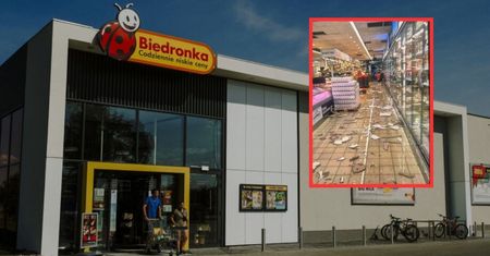 Tak wyglądał sklep w Gnieźnie po burzy. Najmocniej ucierpiał sufit