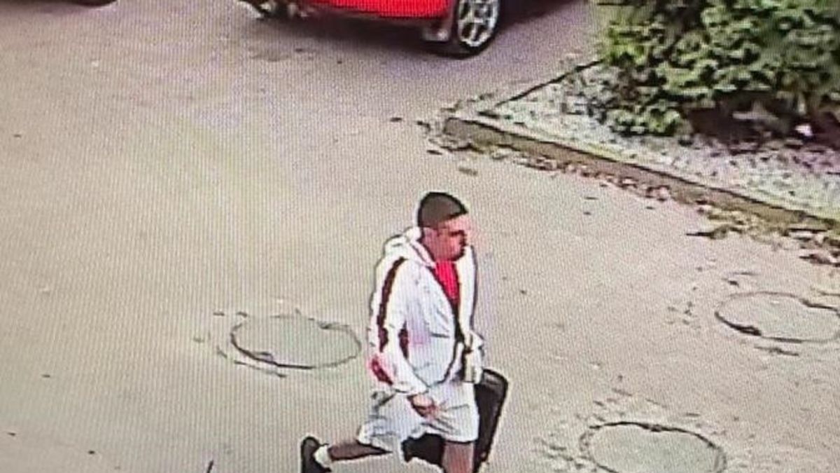 Legnica: Policja szuka mężczyzny, który zabrał walizkę