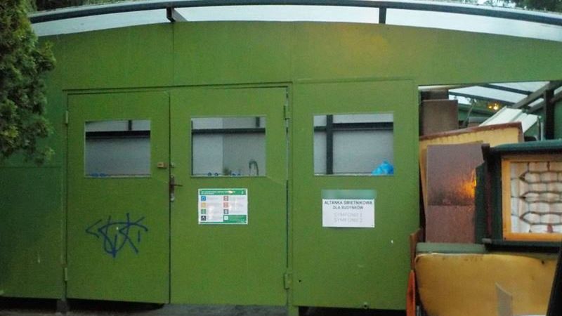 Warszawa. Dziewczynka urodziła się na śmietniku