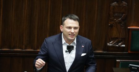 Przyszedł na mównicę z kamerą. Tak wyrażał się o Ostatnim Pokoleniu