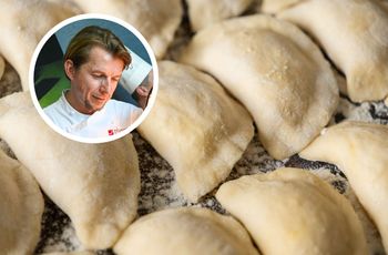 Zrób ciasto na pierogi jak Karol Okrasa. Z prpoporcji 2:1 zawsze wychodzi miękkie i giętkie