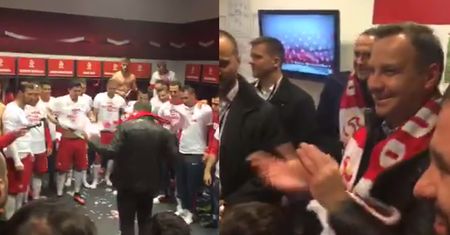 Andrzej Duda w szatni reprezentacji po meczu