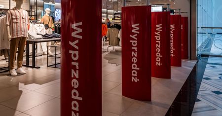 "Jaskiniowcy" na zakupach - o mechanizmach towarzyszących wyprzedażom