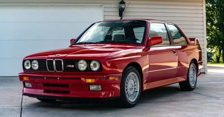 Idealna sztuka BMW M3 E30 istnieje i możesz ją kupić. O ile chcesz wydać blisko milion zł