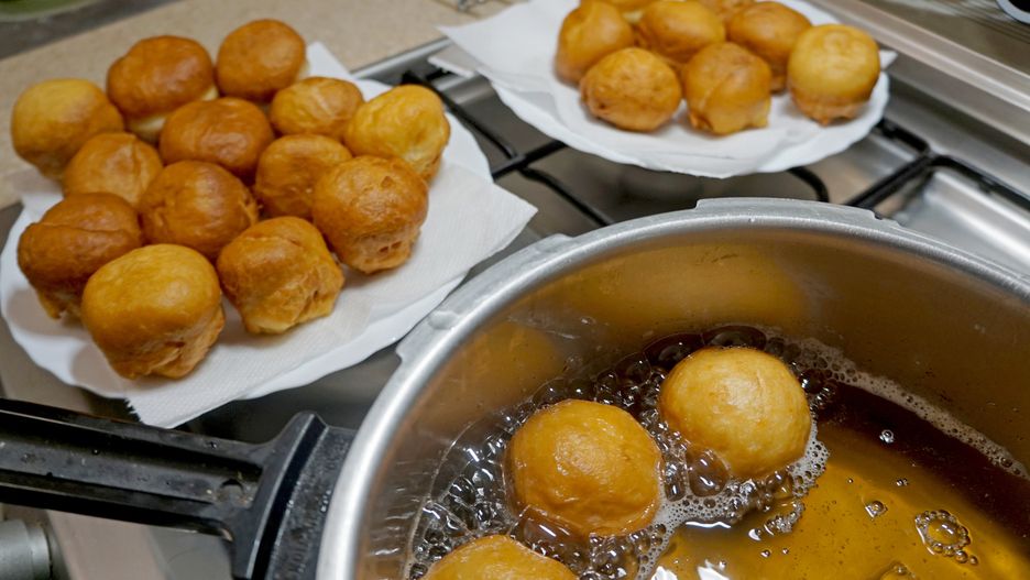 Domowe pączki o połowę droższe niż rok temu. Oto ile to teraz kosztuje