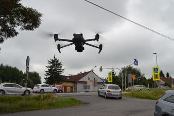 Michałowice: Policyjny pościg z użyciem dronów za pijanym kierowcą