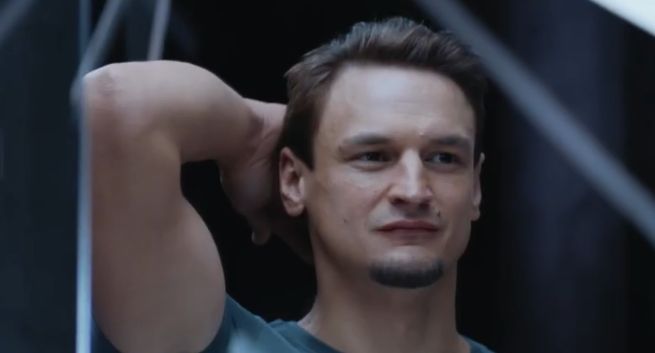 Himalaista Adam Bielecki reklamuje Biotebal Men jako „zestaw ratunkowy do włosów” (wideo)