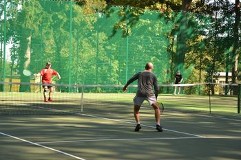 Lipno: Tenisiści rywalizowali o puchar dyrektora MOSiRu na nowych kortach w parku