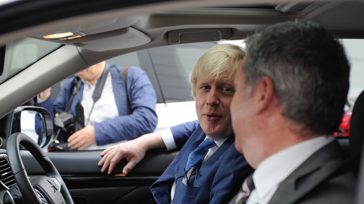 Jak Boris Johnson pokieruje brytyjskim przemysłem motoryzacyjnym? (fot. Newspress)