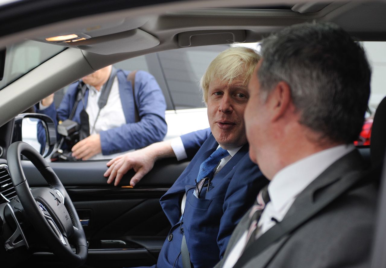 Jak Boris Johnson pokieruje brytyjskim przemysłem motoryzacyjnym? (fot. Newspress)