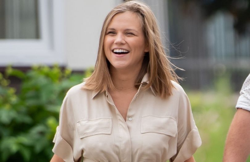 Agnieszka Kaczorowska z córką Gabi opuszcza warszawski szpital