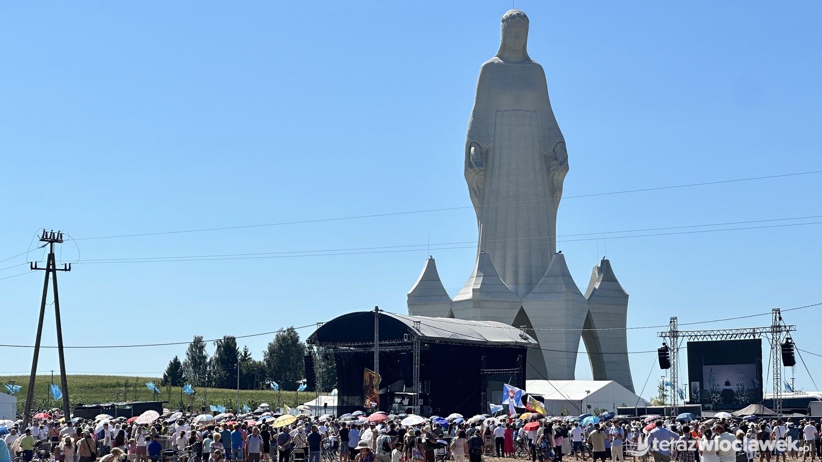 Poświęcono monumentalny pomnik Matki Bożej