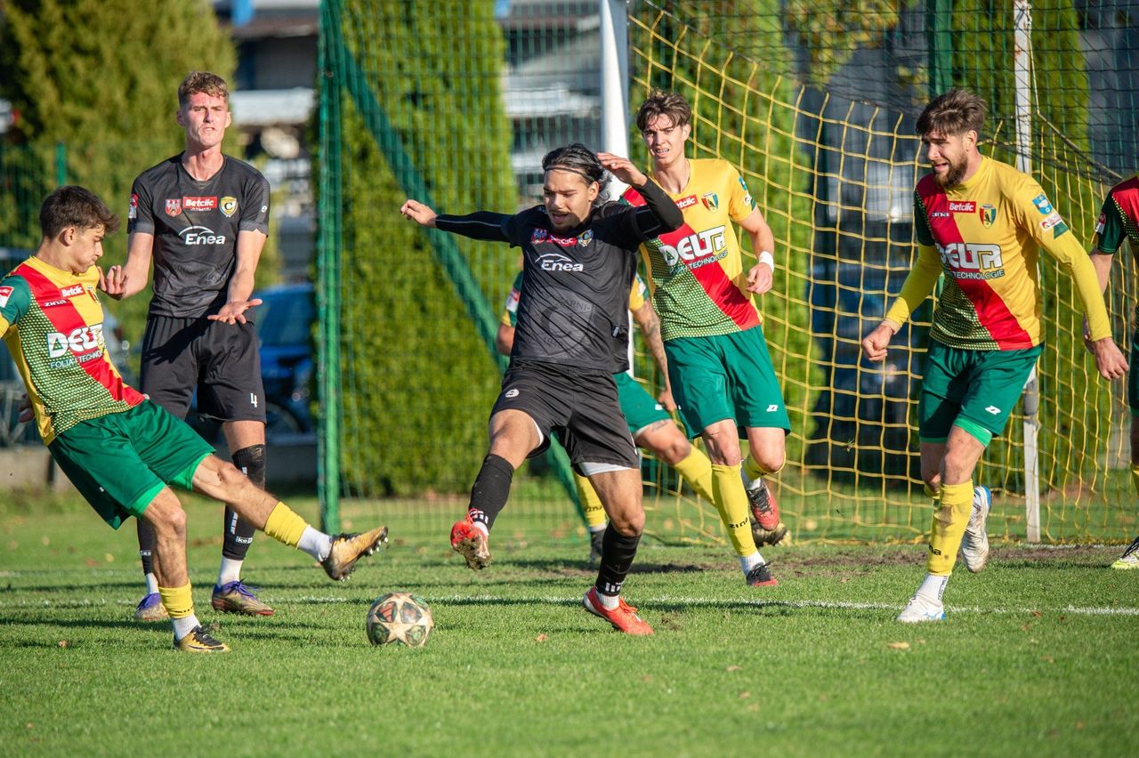 Betclic 3. Liga: Star, Naprzód, Czarni i Korona II w sobotę. Derby Sparta - KSZO 1929 w niedzielę. Wyniki, relacje, tabela