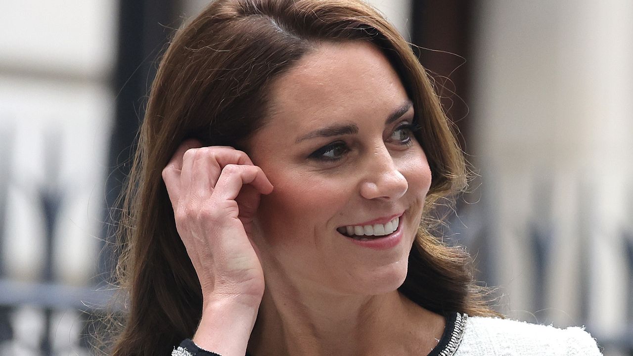 The saga of Kate Middleton's hair experiments continues. She surprised us again.