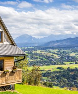 Postawiła budynek na kółkach, mówi, że to nie dom. Burza w Zakopanem