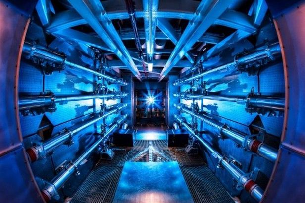 Fragment instalacji z National Ignition Facility (Fot. Popular Science)