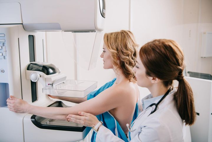 Mammografia to jedyna skuteczna metoda badań przesiewowych w kierunku raka piersi.