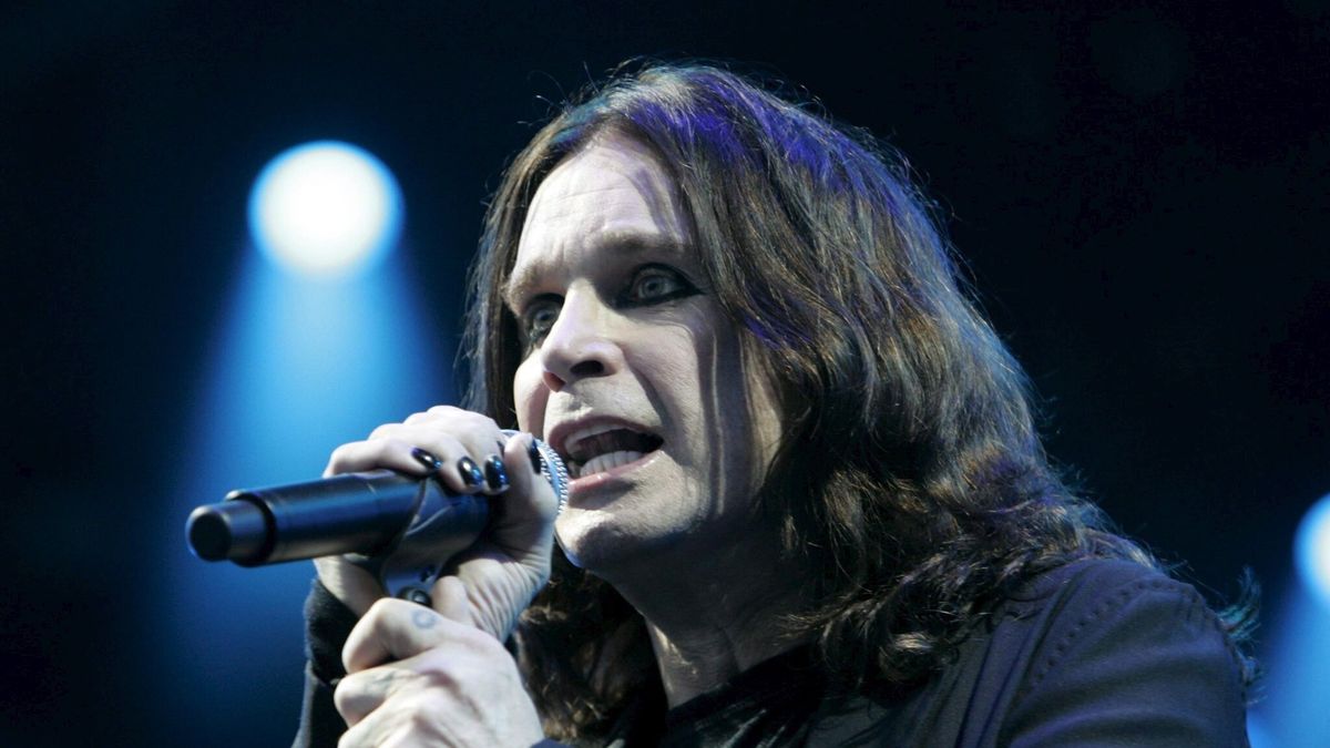(FILE) - British born singer and artist Ozzy Osbourne performs on the Hawaii stage at the Hultfred festival in Sweden, 15 June 2007 (reissued 22 July 2025). Osbourne passed away aged 76 on 22 July 2025, weeks after performing his final concert with Black Sabbath, his family announced. He had been diagnosed with Parkinson's disease in 2019. EPA/Fredrik Sandberg SWEDEN OUT DENMARK OUT *** Local Caption *** 01040024 Dostawca: PAP/EPA.