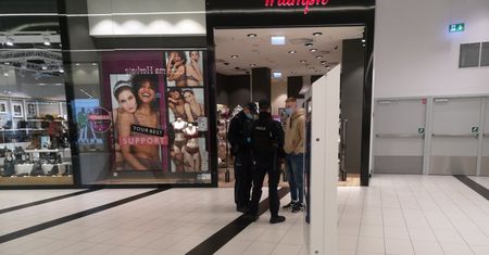 Kontrole policji w sklepach i galeriach handlowych. Posypały się mandaty za maseczki