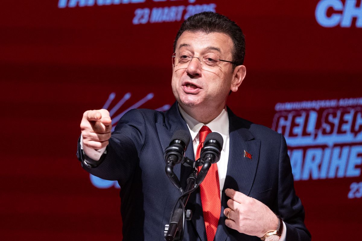 Domagają się dla niego 2352 lat więzienia. Rusza proces Ekrema Imamoglu