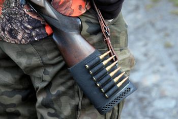 Śmiertelnie postrzelił kolegę podczas polowania. Opuścił areszt