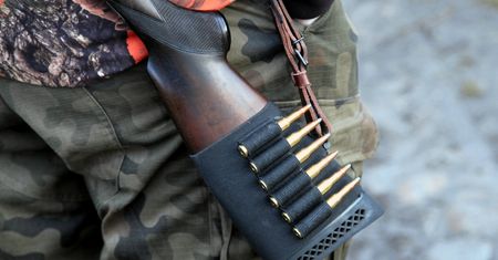 Śmiertelnie postrzelił kolegę podczas polowania. Opuścił areszt