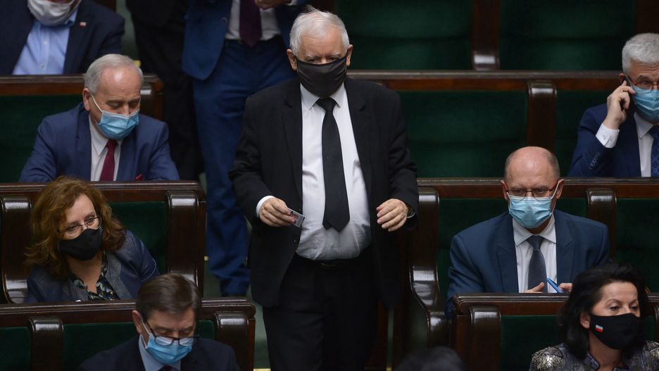 Najnowszy sondaż. PiS bez szans na samodzielną większość. Problem ma również opozycja