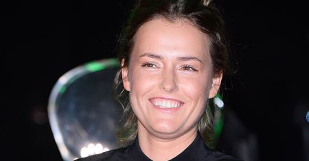 Olga Frycz urządziła mieszkanie w stylu PRL. Meblościanka i drewniane fronty