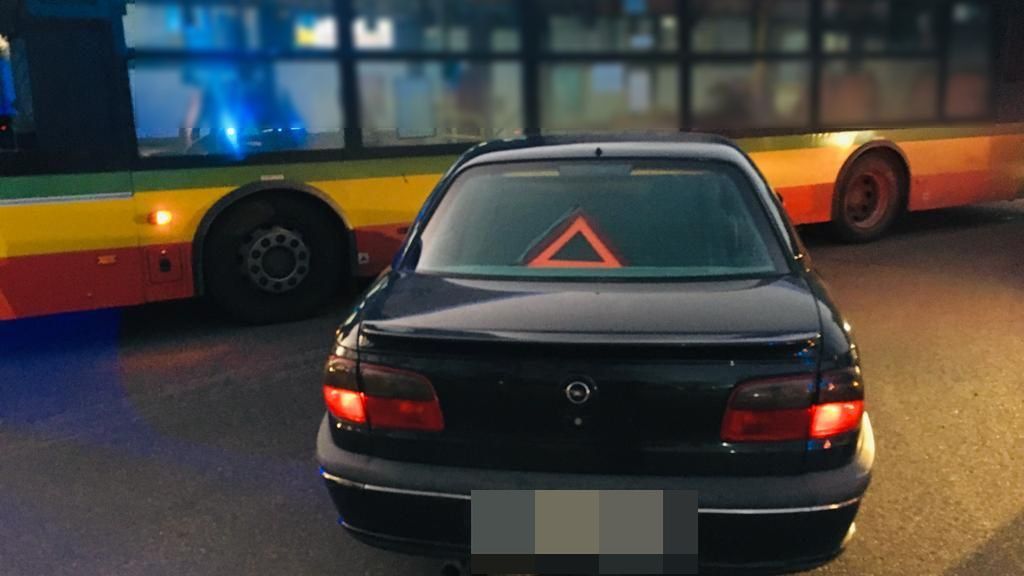 Holowanie zakończyło się kolizją z autobusem