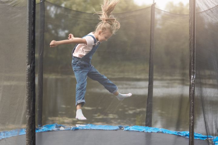 Trampolina ogrodowa. Jaką wybrać?