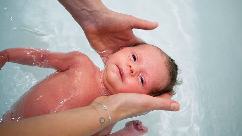 Wykąpała dziecko w wybielaczu. To powszechna praktyka na oddziałach pediatrycznych?