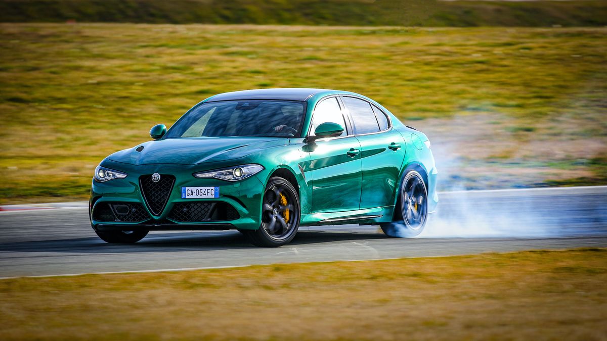 Alfa Romeo zapewnia, że zmiany nie odebrały Giulii i Stelvio Quadrifoglio ani trochę duszy sportowca, a wręcz ją wzbogaciły