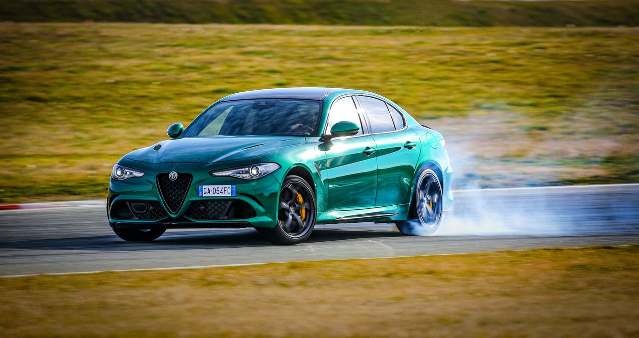 Alfa Romeo zapewnia, że zmiany nie odebrały Giulii i Stelvio Quadrifoglio ani trochę duszy sportowca, a wręcz ją wzbogaciły