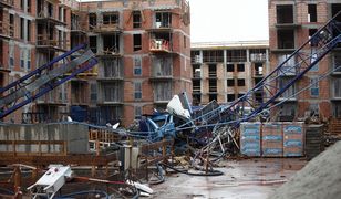 Nie żyją dwie osoby. Są zdjęcia przewróconego dźwigu w Krakowie