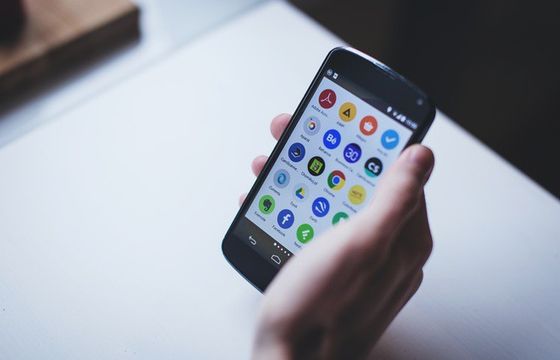 Rosną wydatki na aplikacje w Google Play i App Store, Apple zarobił dwa razy więcej niż Google
