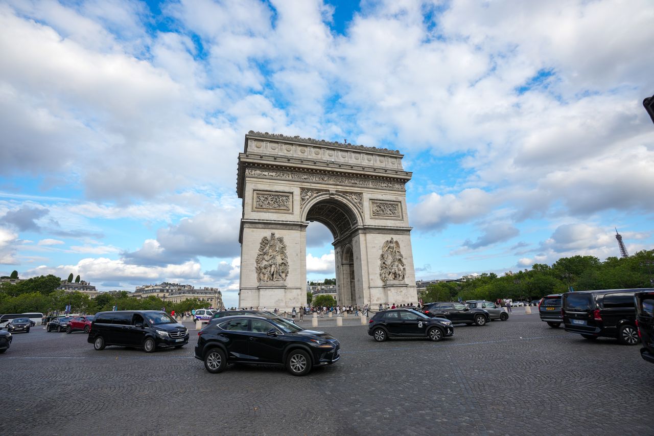 Paris mayor announces bold plan to curb heavy vehicle use