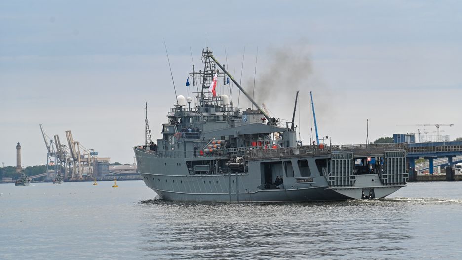 ORP "Kontradmirał Xawery Czernicki"