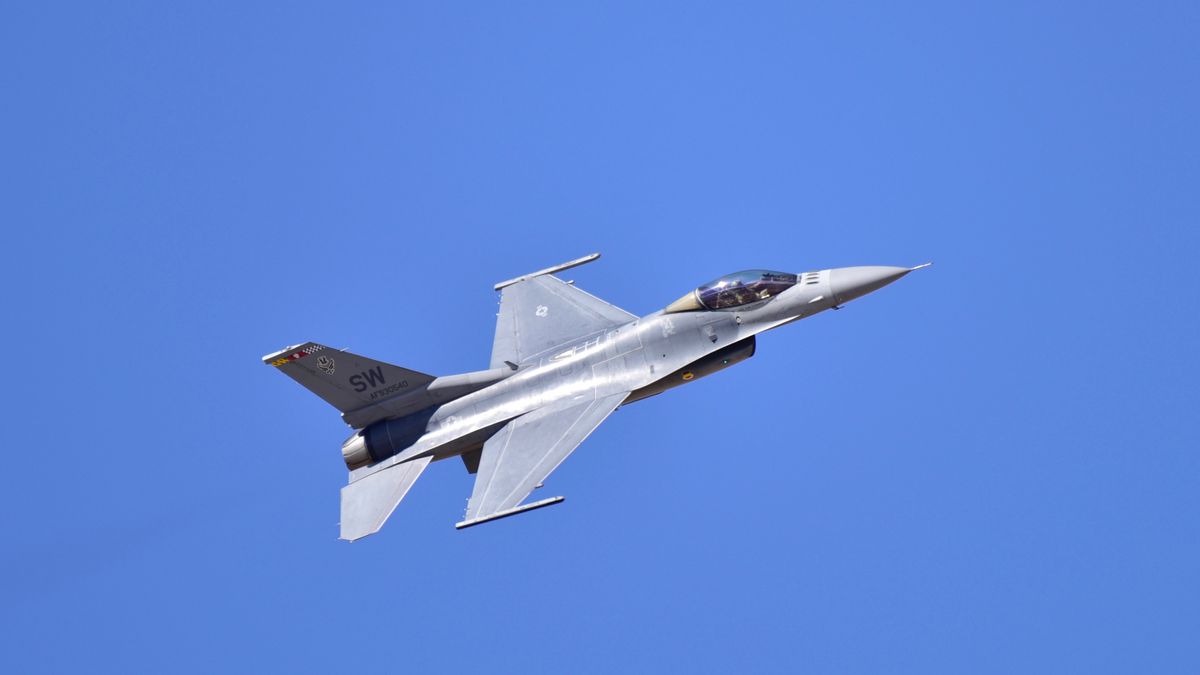 F-16