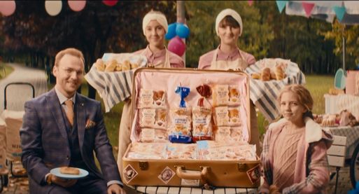 Dan Cake w promocji rozda w trzech miastach 100 tys. bułeczek