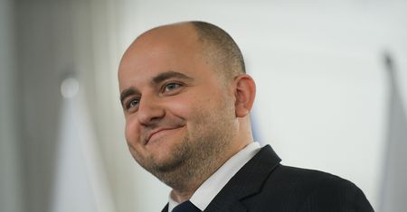 Luksusy dla Mateckiego? Wiceszefowa MS pokazała celę posła PiS