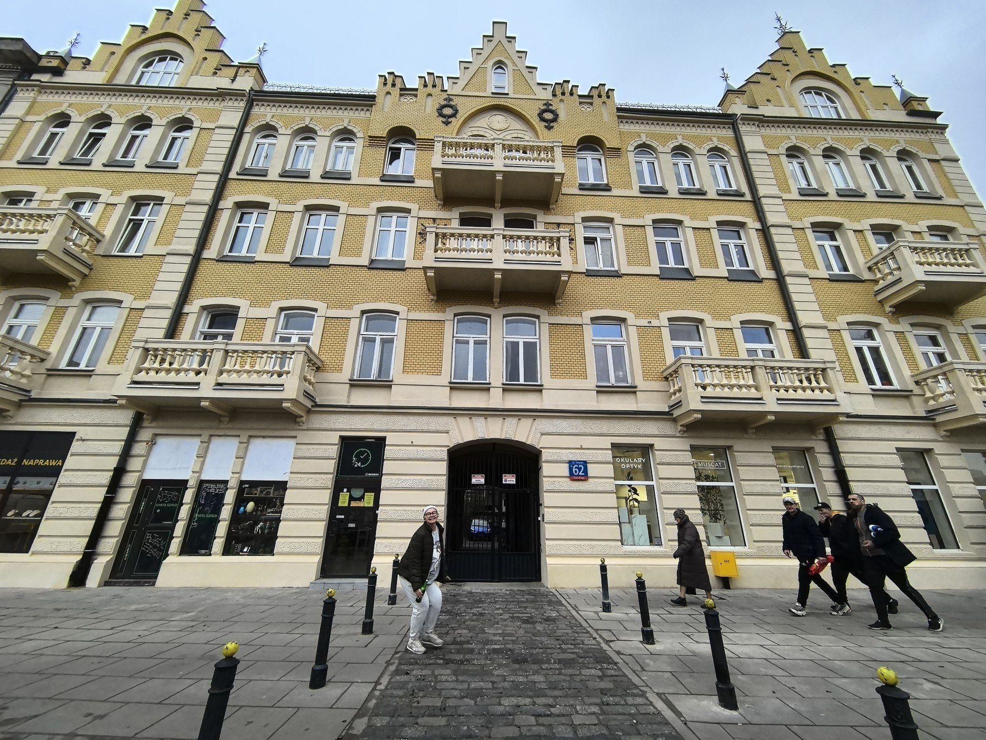 KAMIENICA PRAGA WARSZAWA PO REMONCIE KONSERWATORSKIM