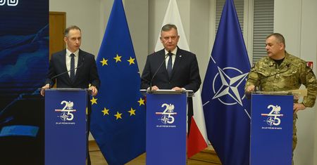"Konflikt na pełną skalę". Więcej żołnierzy i opancerzone pojazdy
